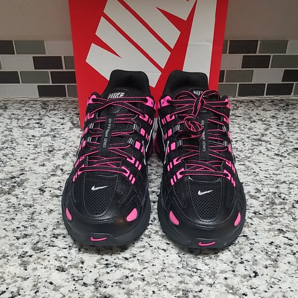 NIKE P-6000 SNEAKER. BLACK W PINK. M8 / W9.5